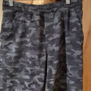 Lululemon men’s athletic shorts no liner